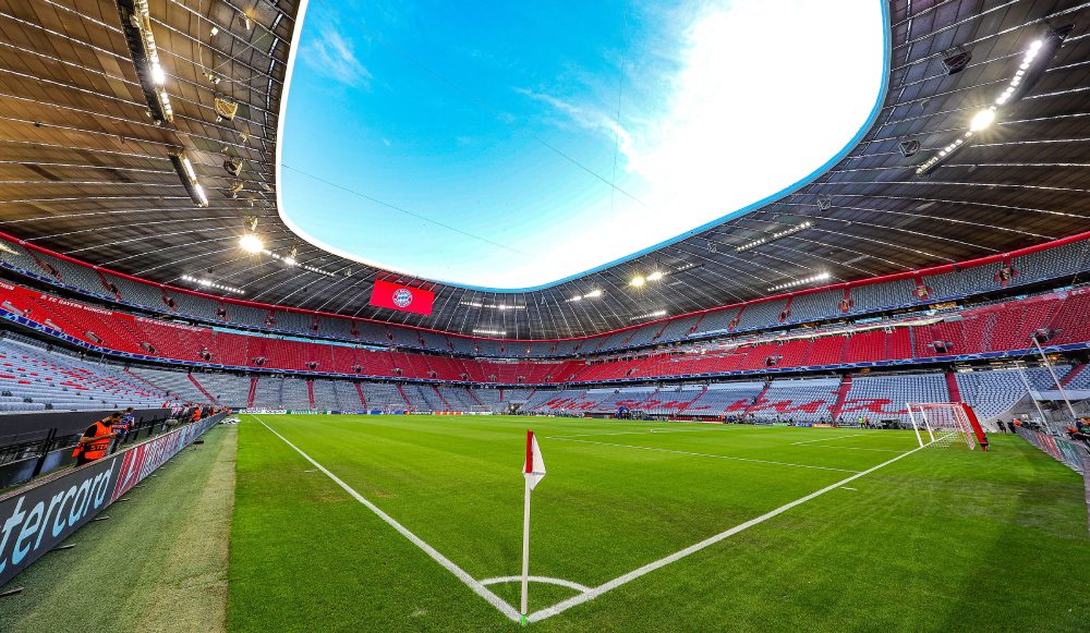 Une photo de l'intérieur du stade du Bayern de Munich avant un match.
