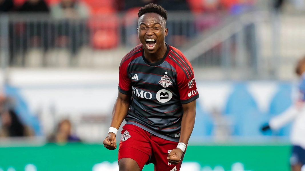 Joueur du Toronto FC célébrant un but