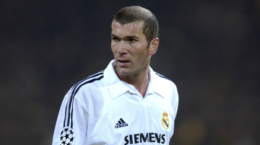 Zinedine Zidane joue pour le Real Madrid.