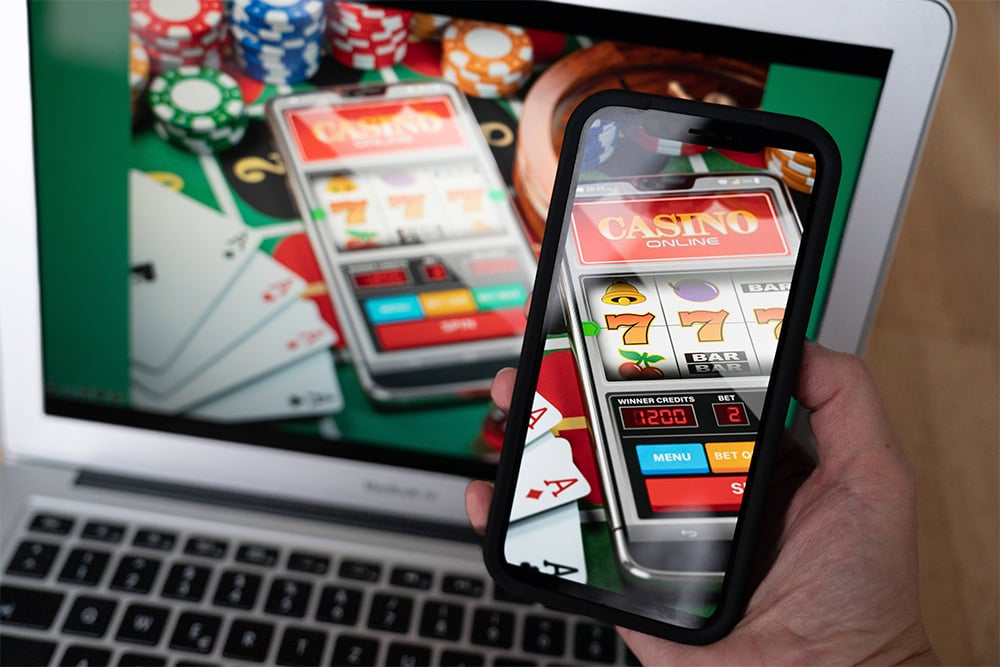 person playing at an online casino novibet