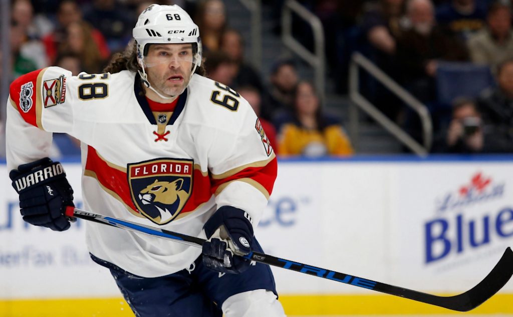 Jaromír Jágr warming up for an NHL game