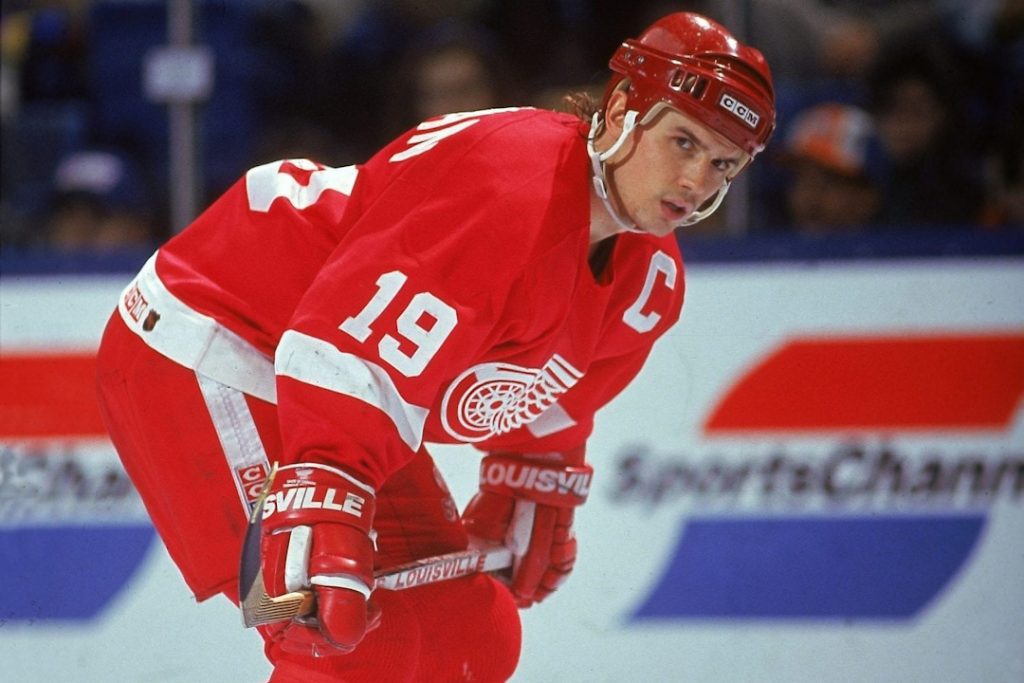 Steve Yzerman bending over during a game
