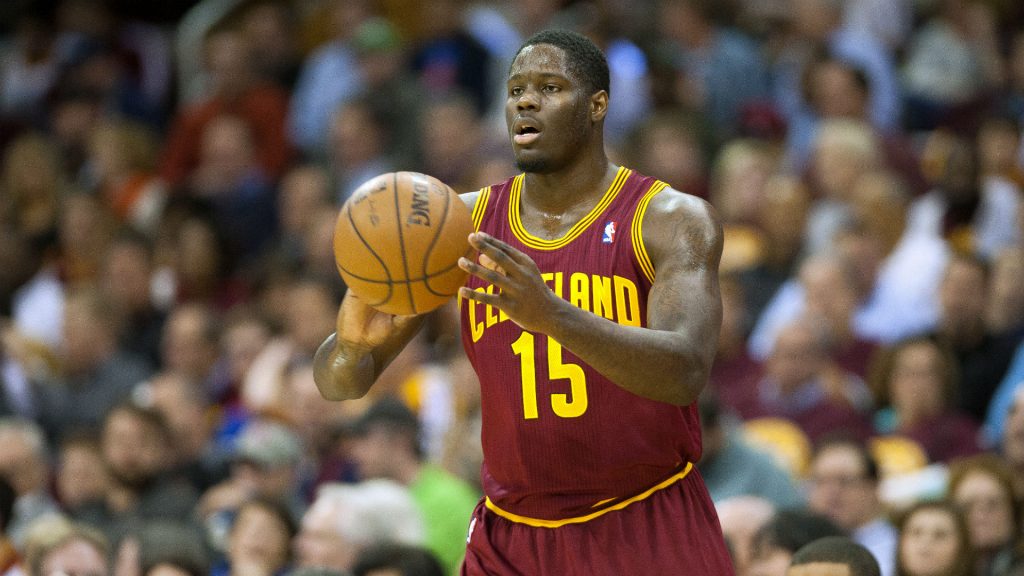 Anthony Bennett lining up a pass