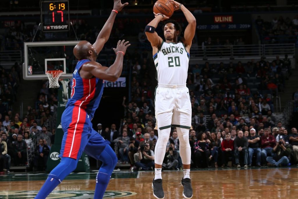 Rashad Vaughn lining up a shot