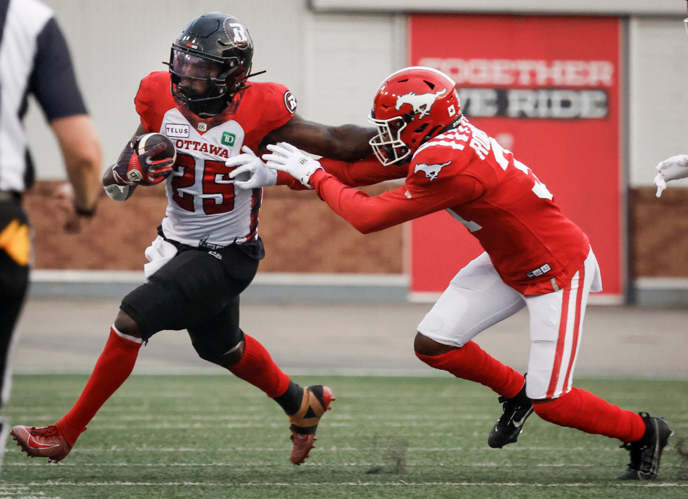 Ryquell Armstead strong arms a defender.