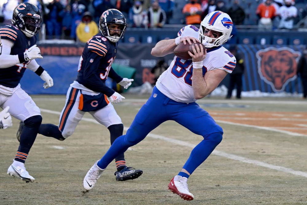 Dawson Knox catches a pass for the Buffalo Bills.