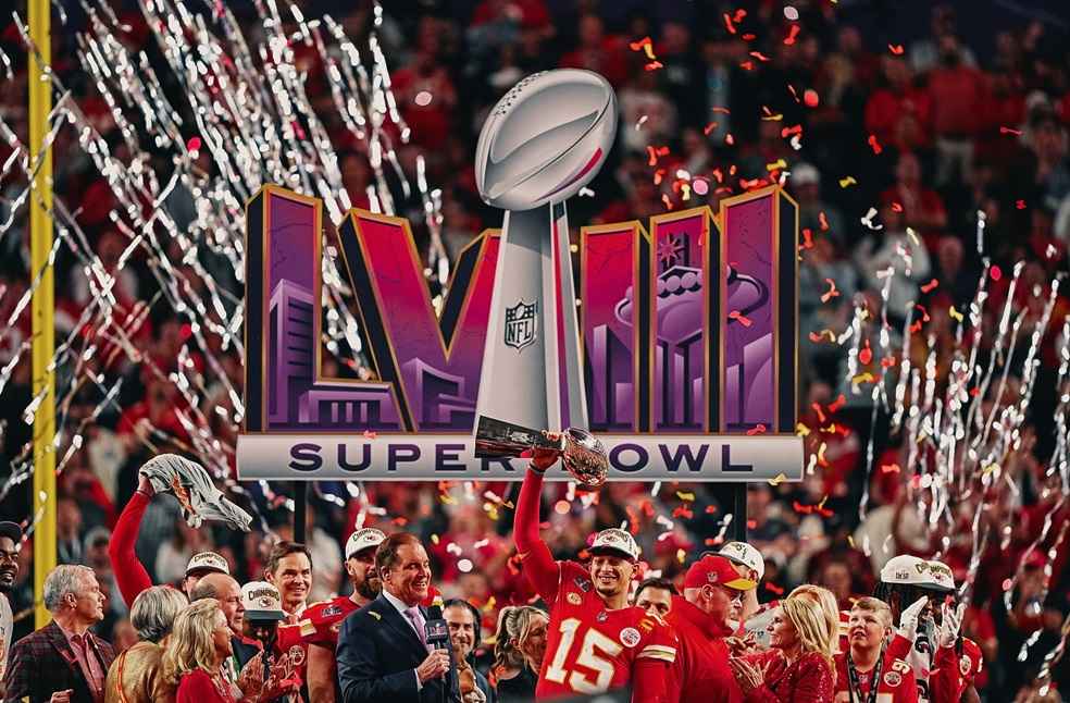 Patrick Mahomes lifts the Vince Lombardi Trophy