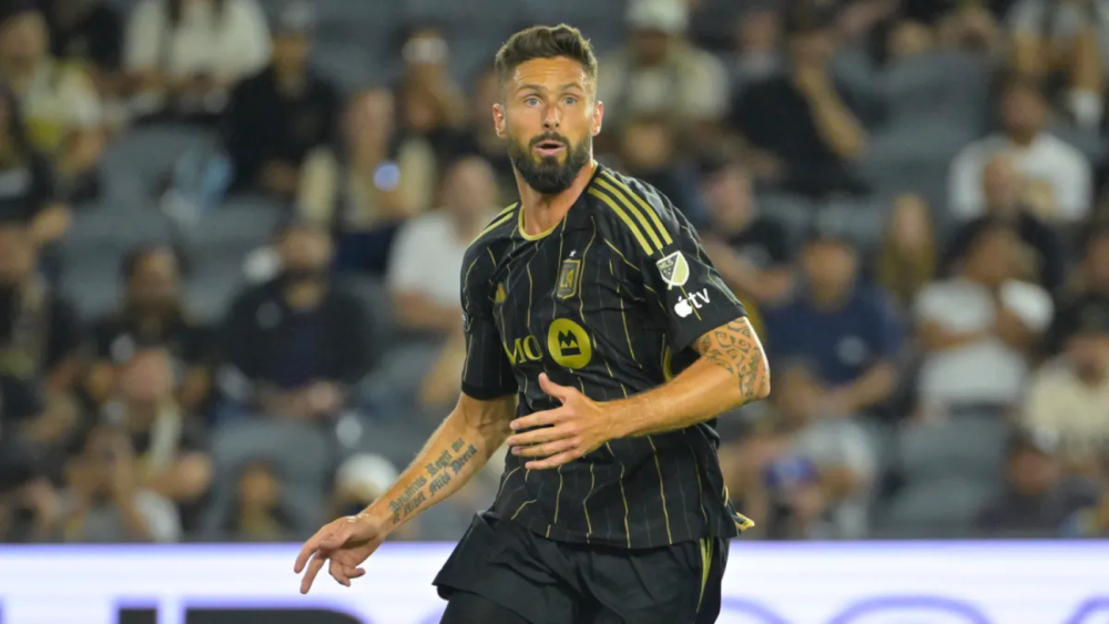 Olivier Giroud in action for LAFC.