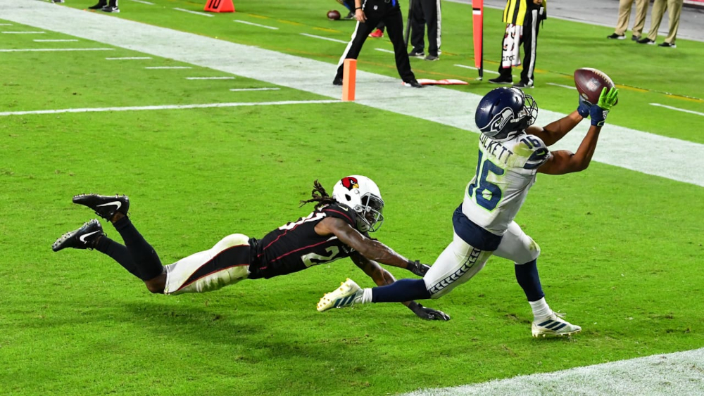 Tyler Lockett catching a pass in the endzone for the Seattle Seahawks.